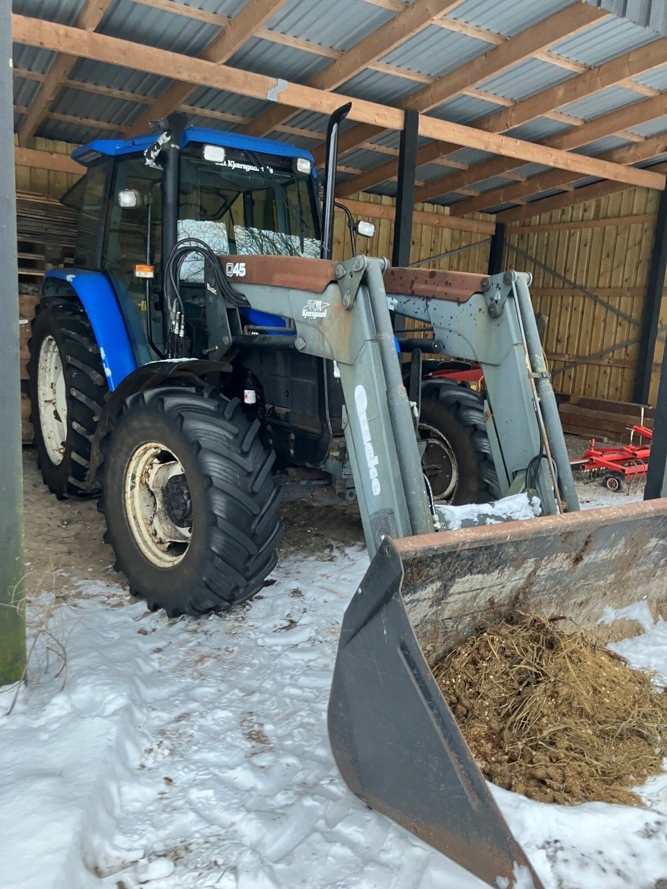 Traktor типа New Holland TS100 4WD, Gebrauchtmaschine в Brønderslev (Фотография 1)