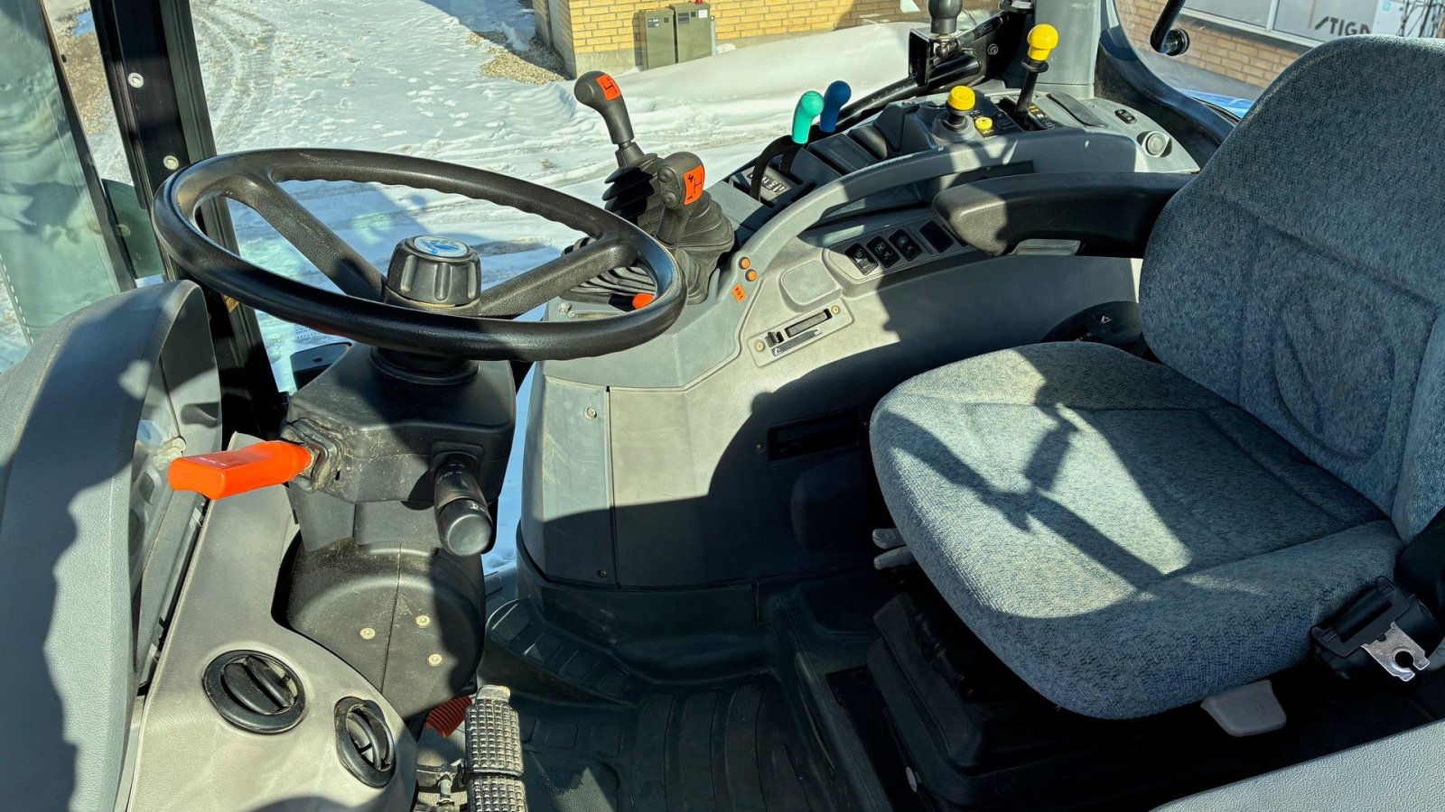 Traktor del tipo New Holland TS100A, Gebrauchtmaschine In Store Heddinge (Immagine 8)