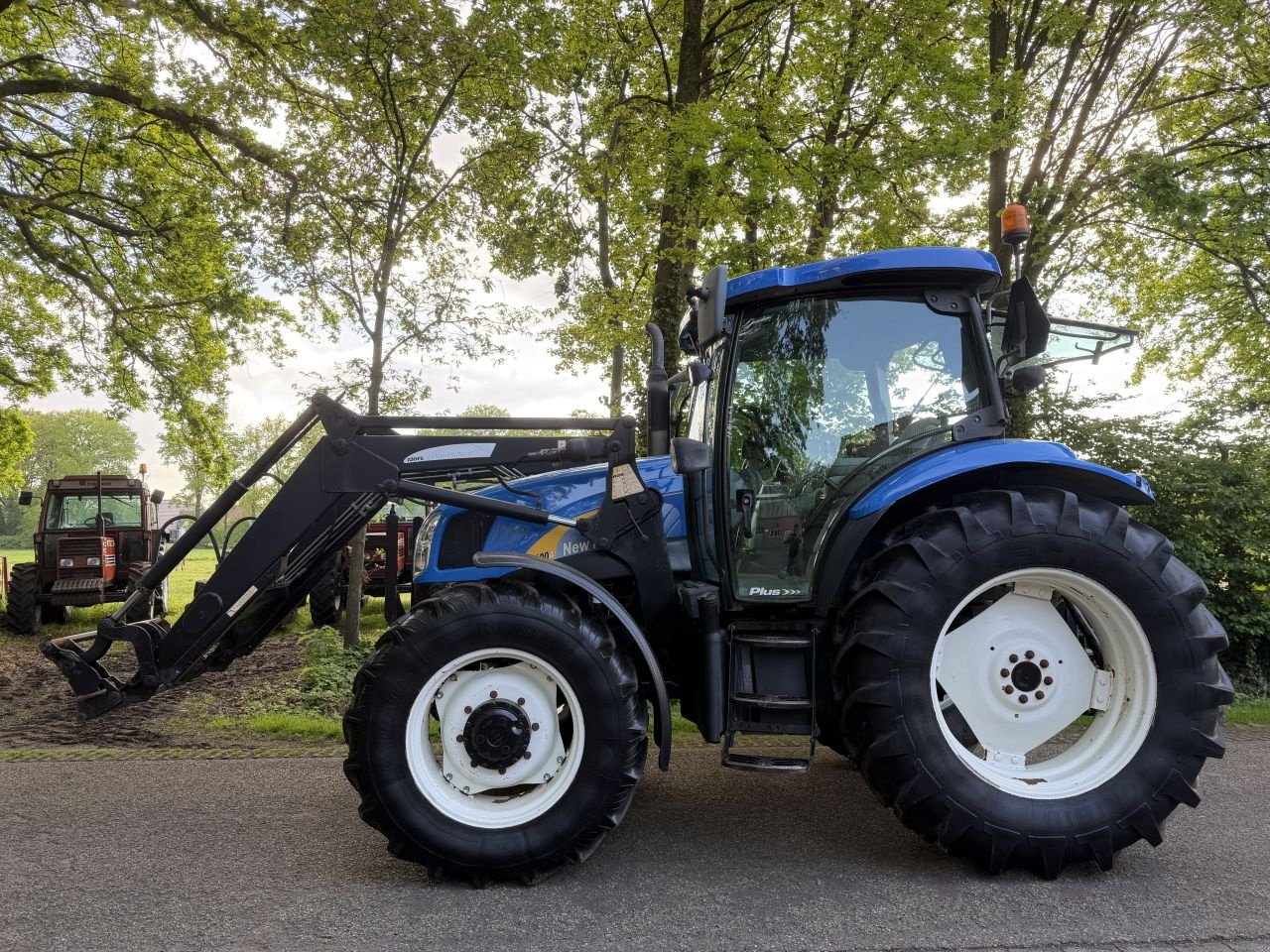Traktor du type New Holland TS100A, Gebrauchtmaschine en Rossum (Photo 3)