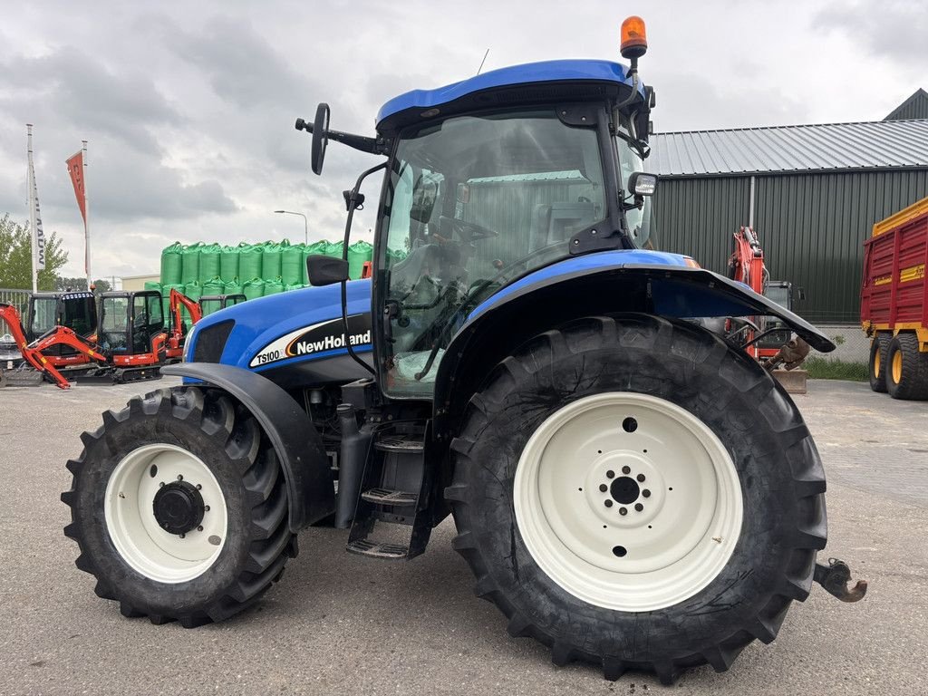 Traktor van het type New Holland TS100A, Gebrauchtmaschine in Heerenveen (Foto 2)