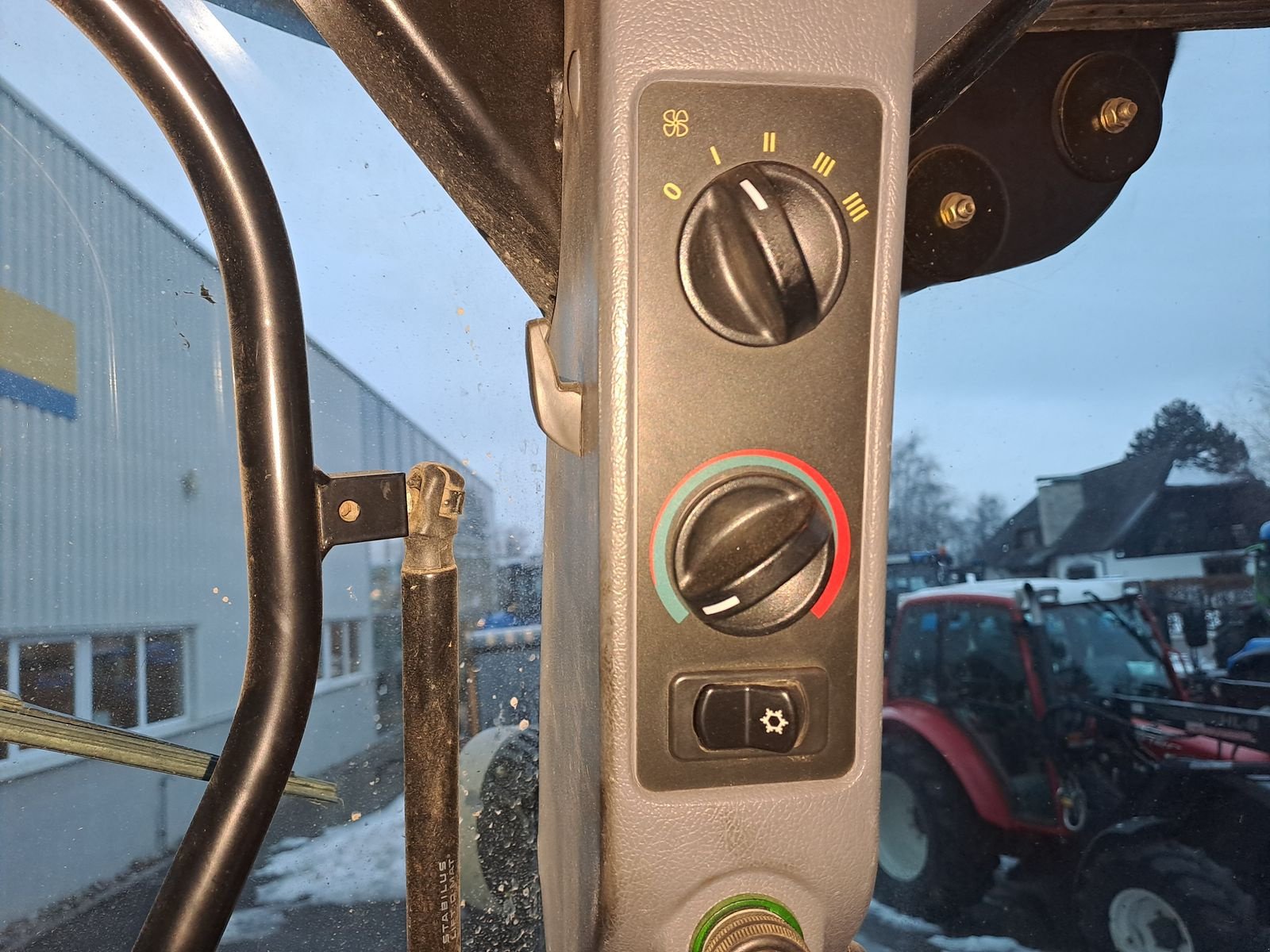 Traktor del tipo New Holland TS110A Plus, Gebrauchtmaschine In Burgkirchen (Immagine 18)