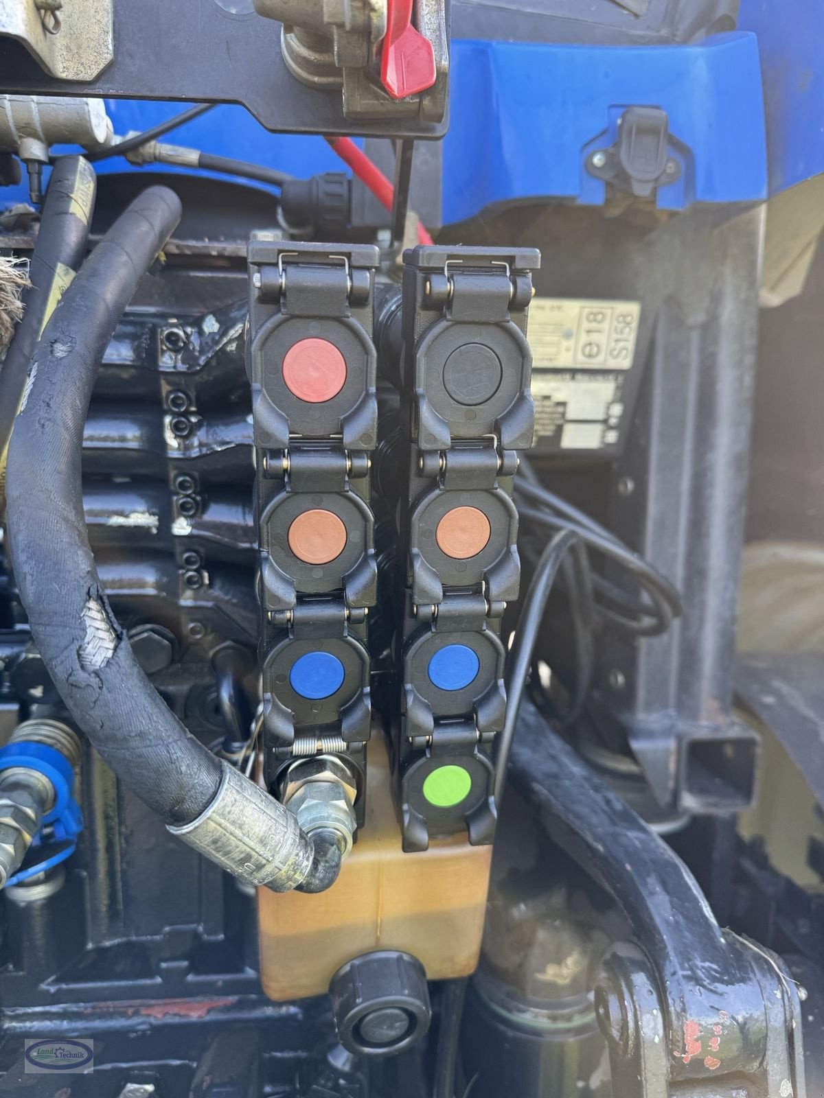 Traktor des Typs New Holland TS110A Plus, Gebrauchtmaschine in Münzkirchen (Bild 8)