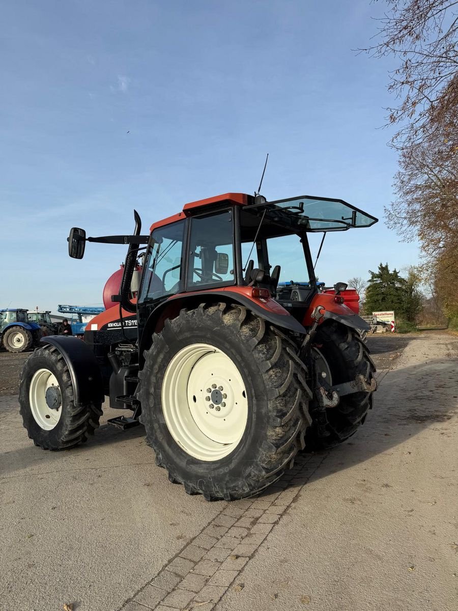 Traktor du type New Holland TS.115, Gebrauchtmaschine en Nieheim Kreis Höxter (Photo 3)