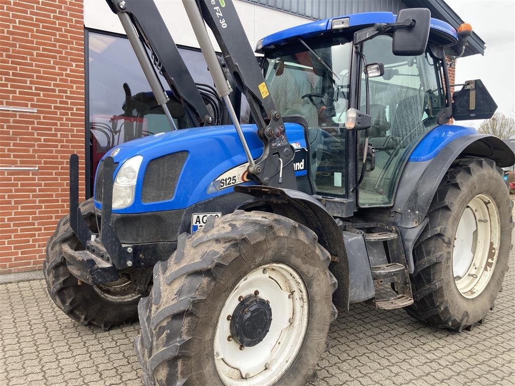 Traktor des Typs New Holland TS125A m/ nyere Stoll Profiline FZ30læsser, Gebrauchtmaschine in Bredsten (Bild 1)