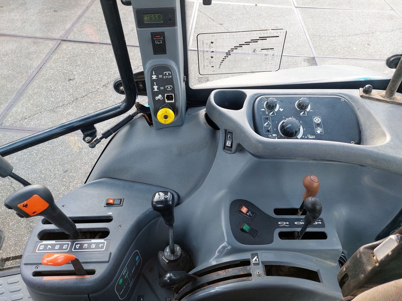 Traktor типа New Holland TS90, Gebrauchtmaschine в Ouderkerk aan den IJssel (Фотография 9)