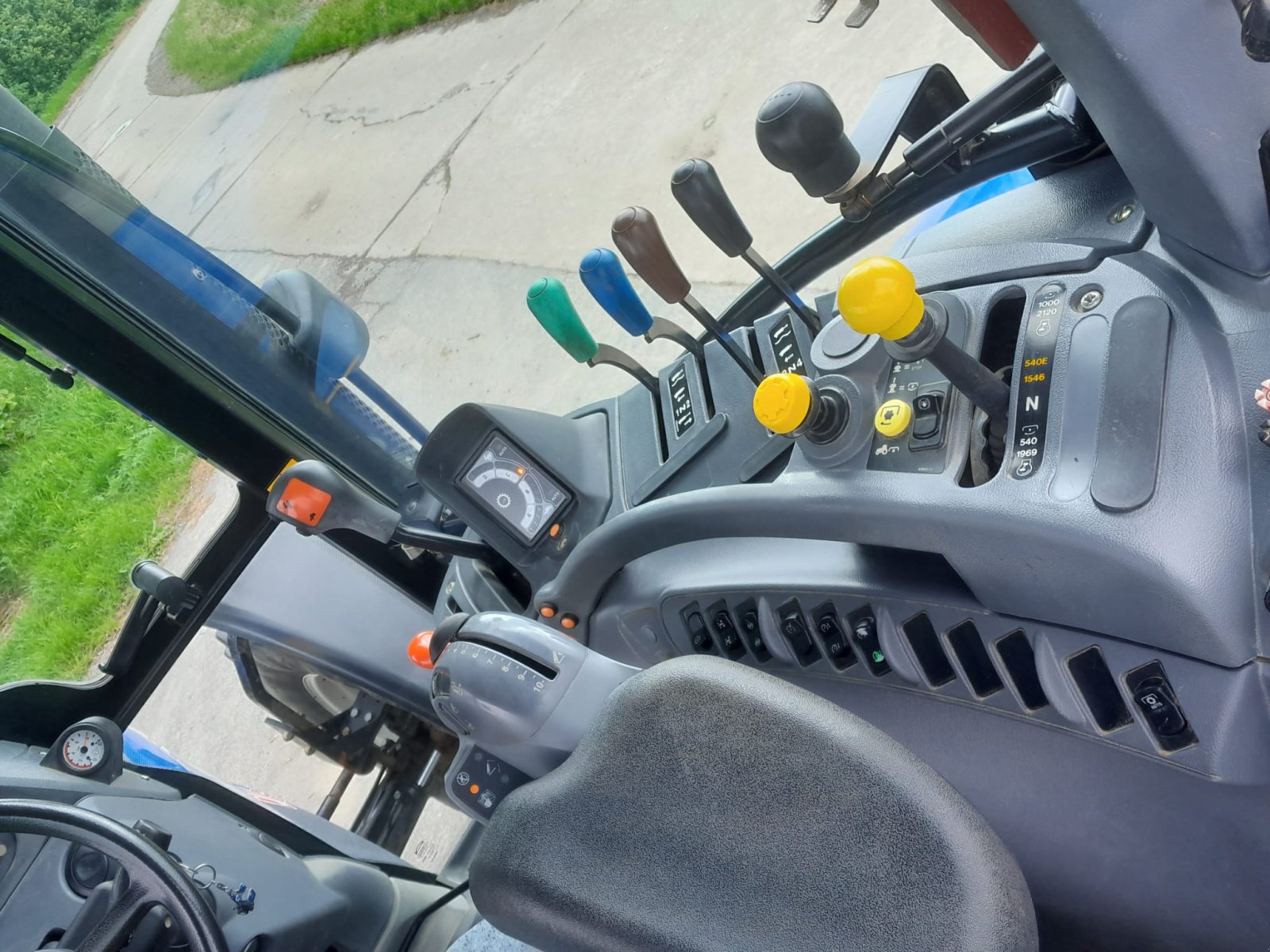 Traktor des Typs New Holland TSA 125, Gebrauchtmaschine in Creglingen (Bild 10)