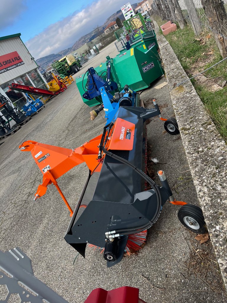 Traktor typu Rabaud 2M, Gebrauchtmaschine v VERNOUX EN VIVARAIS (Obrázek 2)