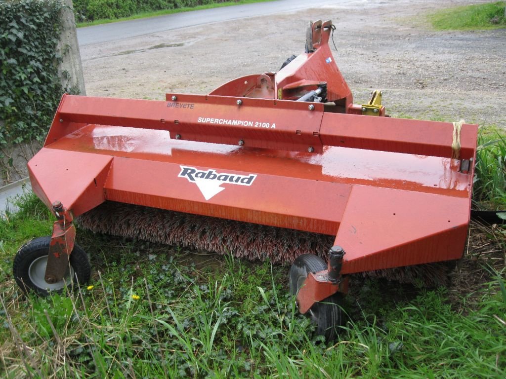 Traktor van het type Rabaud Superchampion 2100 A, Gebrauchtmaschine in BRECE (Foto 4)