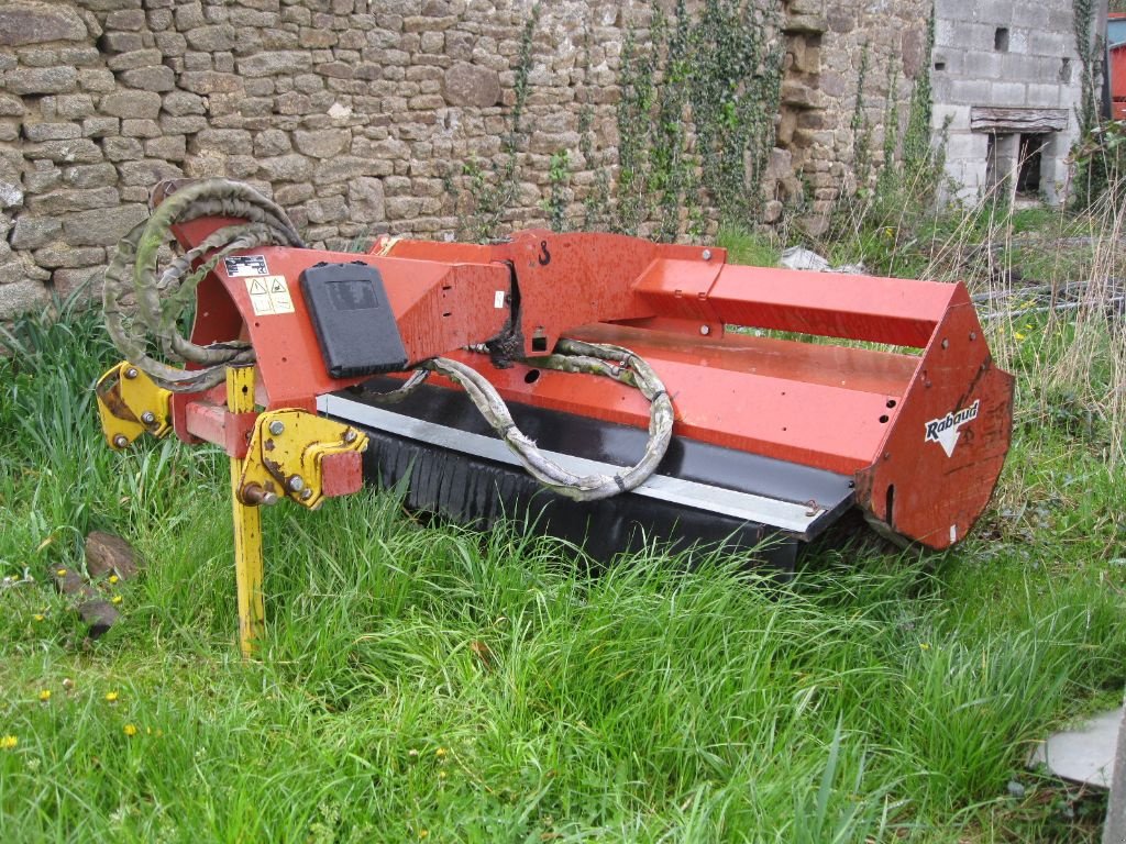 Traktor du type Rabaud Superchampion 2100 A, Gebrauchtmaschine en BRECE (Photo 3)