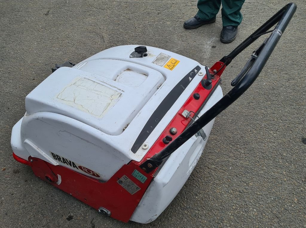 Traktor typu Rapid BRAVA 800 ET, Gebrauchtmaschine v BAZAINVILLE (Obrázek 3)