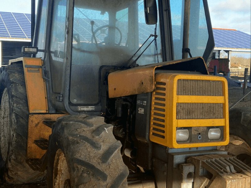 Traktor типа Renault 103-14, Gebrauchtmaschine в Feurs (Фотография 1)