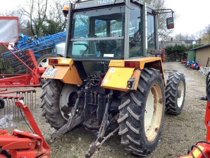 Traktor des Typs Renault 103.54, Gebrauchtmaschine in les hayons (Bild 4)