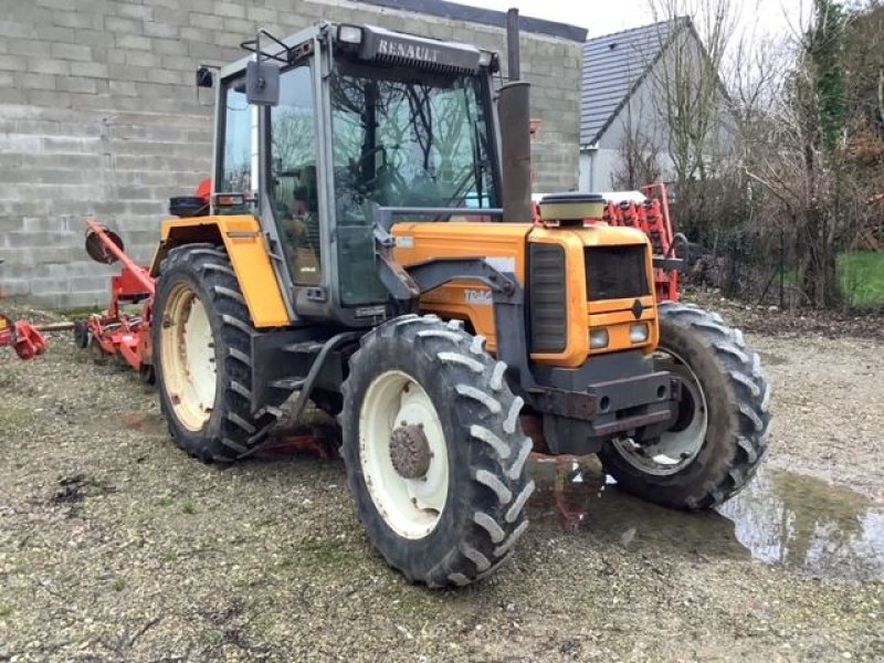 Traktor des Typs Renault 103.54, Gebrauchtmaschine in les hayons (Bild 2)