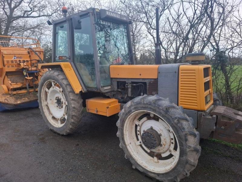 Traktor типа Renault 110-14, Gebrauchtmaschine в ANTIGNY (Фотография 1)