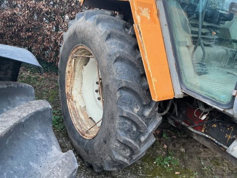 Traktor του τύπου Renault 133-14, Gebrauchtmaschine σε les hayons (Φωτογραφία 4)