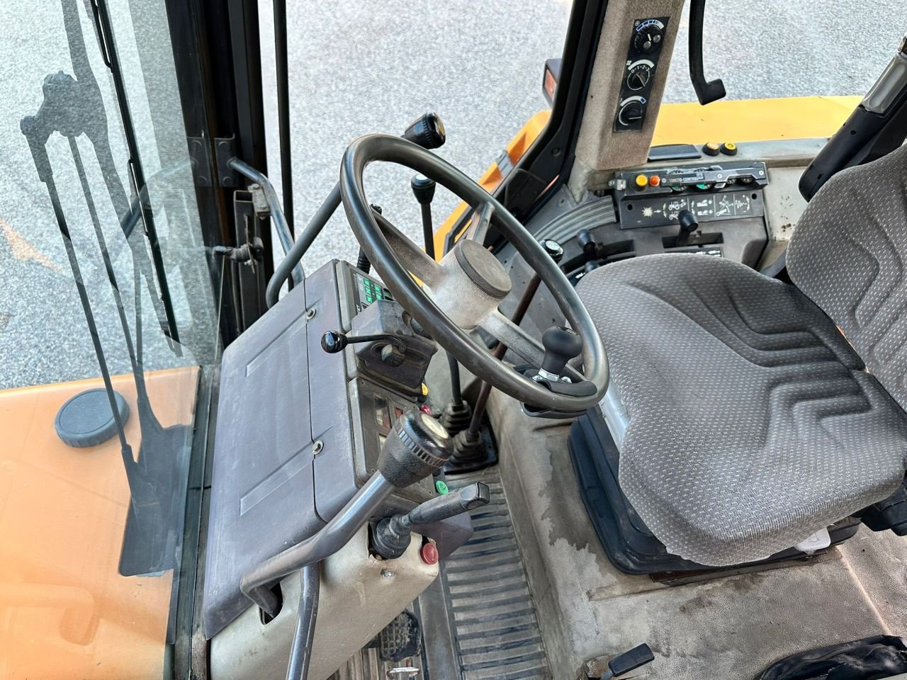 Traktor des Typs Renault 145-14, Gebrauchtmaschine in Linde (dr) (Bild 3)