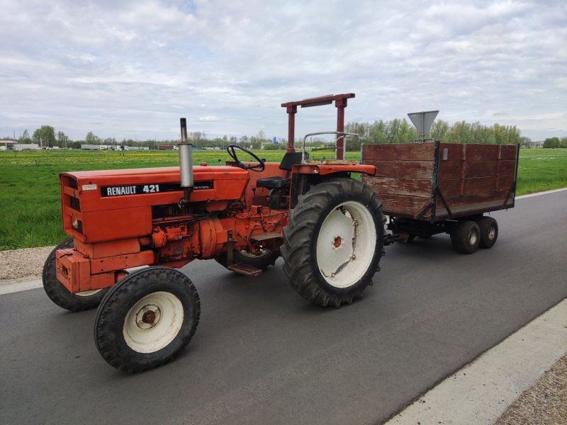 Traktor typu Renault 421, Gebrauchtmaschine v Klarenbeek