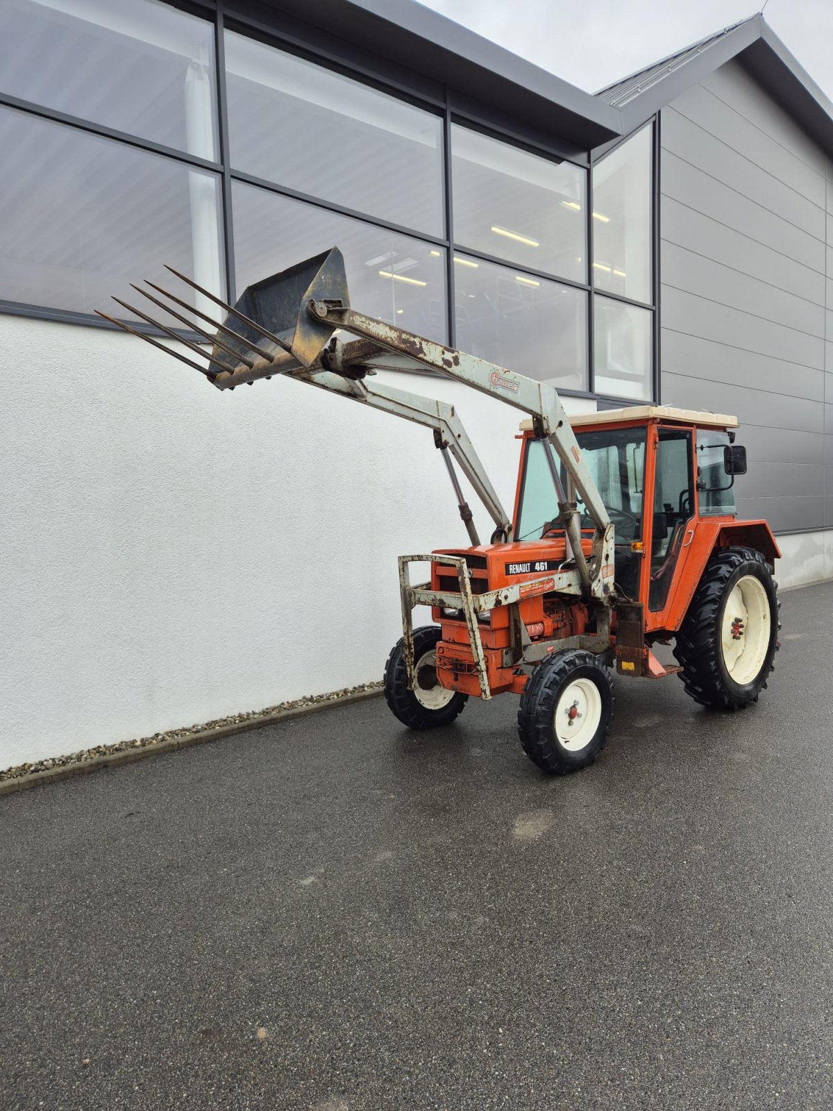 Traktor des Typs Renault 461, Gebrauchtmaschine in Ingolstadt (Bild 2)