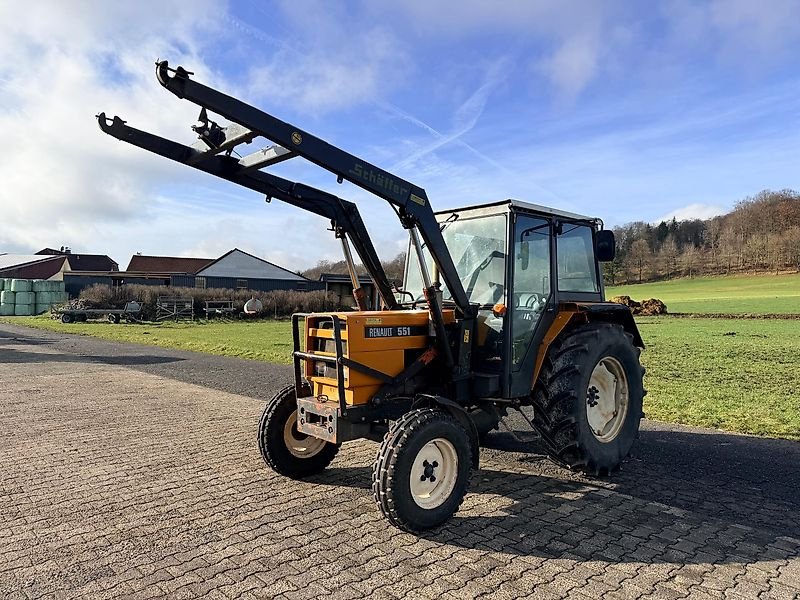 Traktor des Typs Renault 551 Servolenkung und Frontlader, Gebrauchtmaschine in Steinau  (Bild 9)