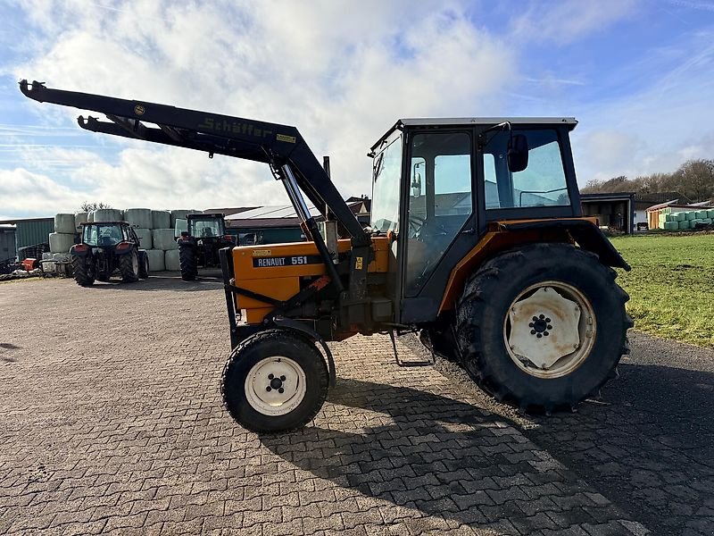 Traktor des Typs Renault 551 Servolenkung und Frontlader, Gebrauchtmaschine in Steinau  (Bild 8)