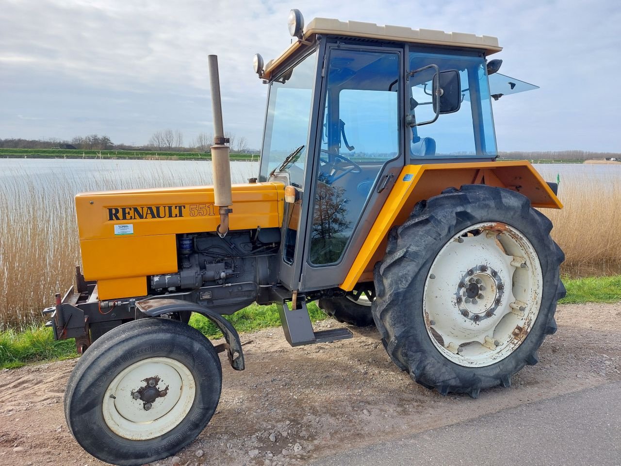 Traktor del tipo Renault 551s, Gebrauchtmaschine In Ouderkerk aan den IJssel (Immagine 2)