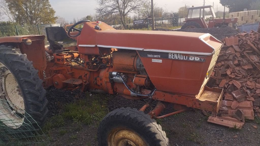Traktor typu Renault 56, Gebrauchtmaschine v ENNEZAT (Obrázek 2)