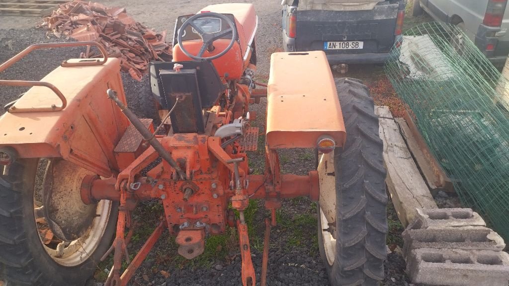 Traktor typu Renault 56, Gebrauchtmaschine v ENNEZAT (Obrázek 4)