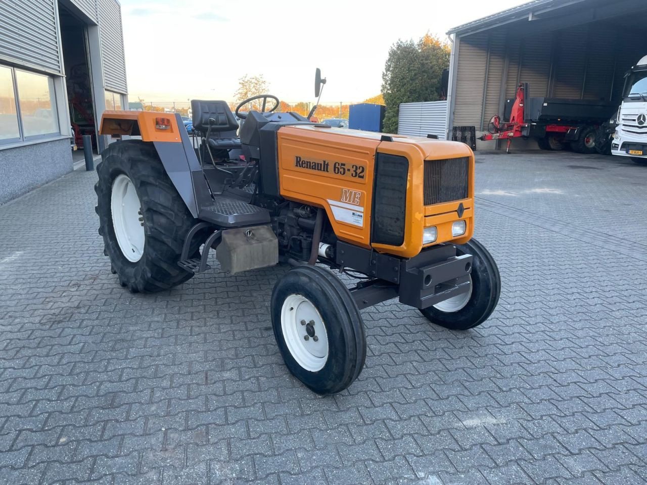 Traktor типа Renault 65-32 ME tractor, Gebrauchtmaschine в Roermond (Фотография 3)