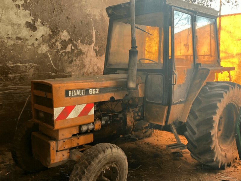 Traktor типа Renault 652, Gebrauchtmaschine в Feurs (Фотография 1)