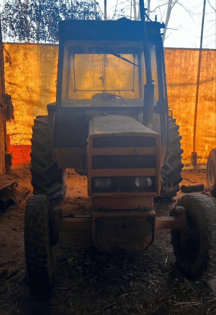 Traktor του τύπου Renault 652, Gebrauchtmaschine σε Feurs (Φωτογραφία 2)