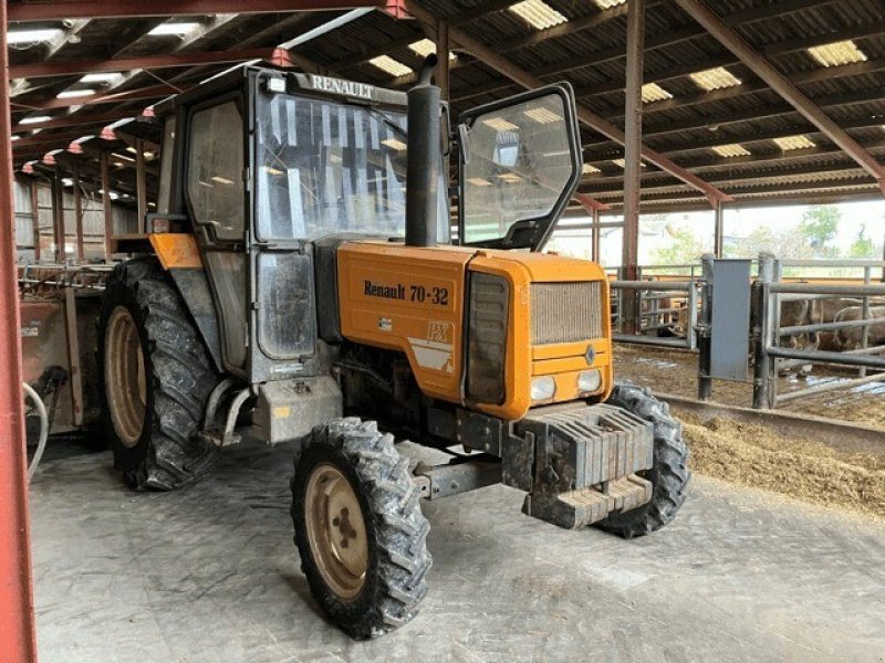 Traktor typu Renault 70-32 PS, Gebrauchtmaschine v Charnay-lès-macon (Obrázek 2)