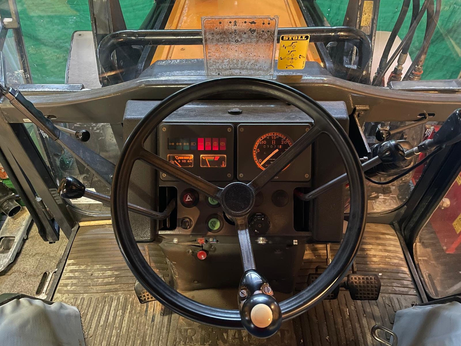 Traktor типа Renault 75-34 MX, Gebrauchtmaschine в Langenenslingen (Фотография 5)