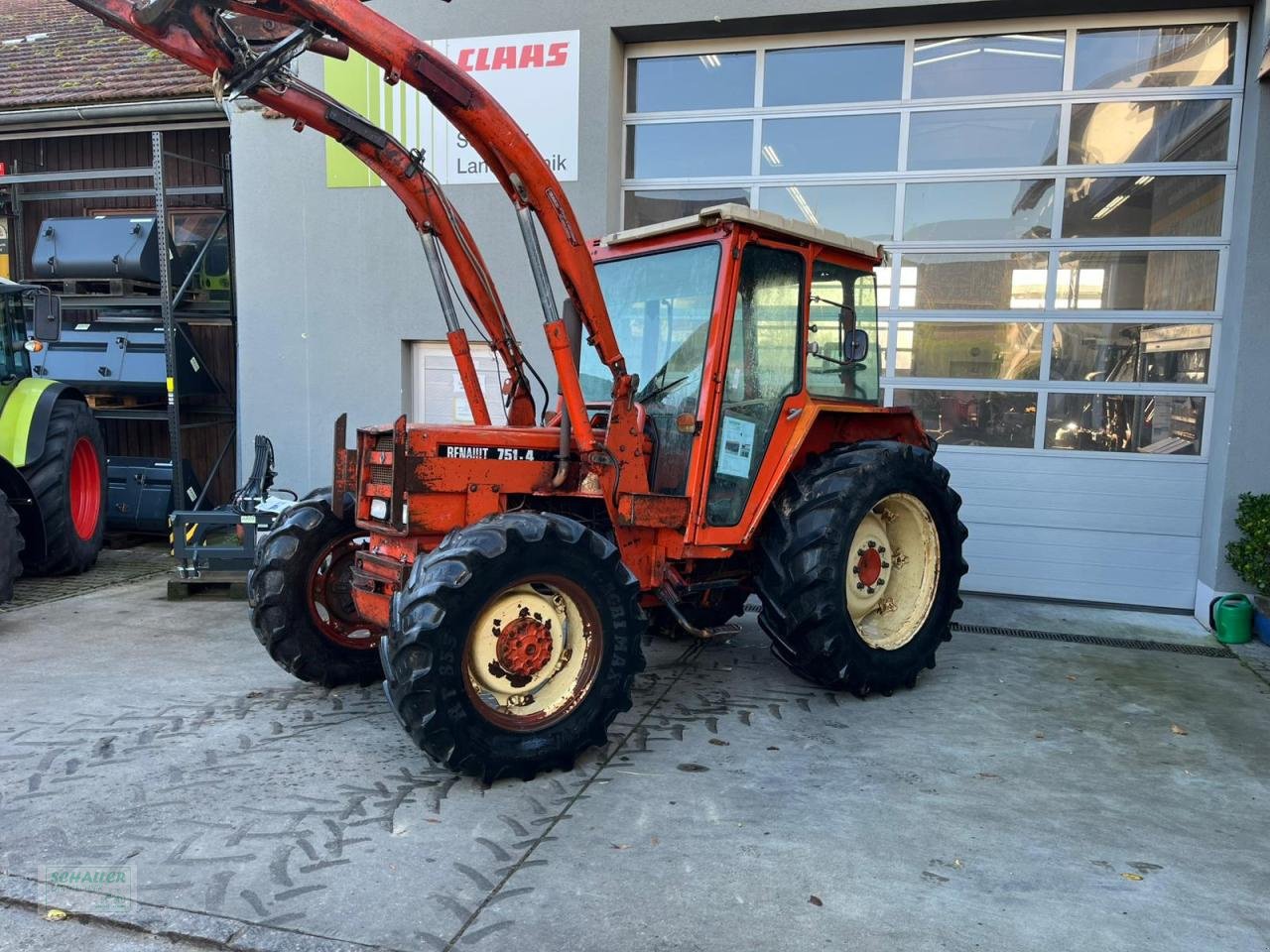 Traktor типа Renault 751-4, Frontlader, Kabine, Allrad, Schneeräumtraktor Winterdienst, Gebrauchtmaschine в Geiselhöring (Фотография 2)