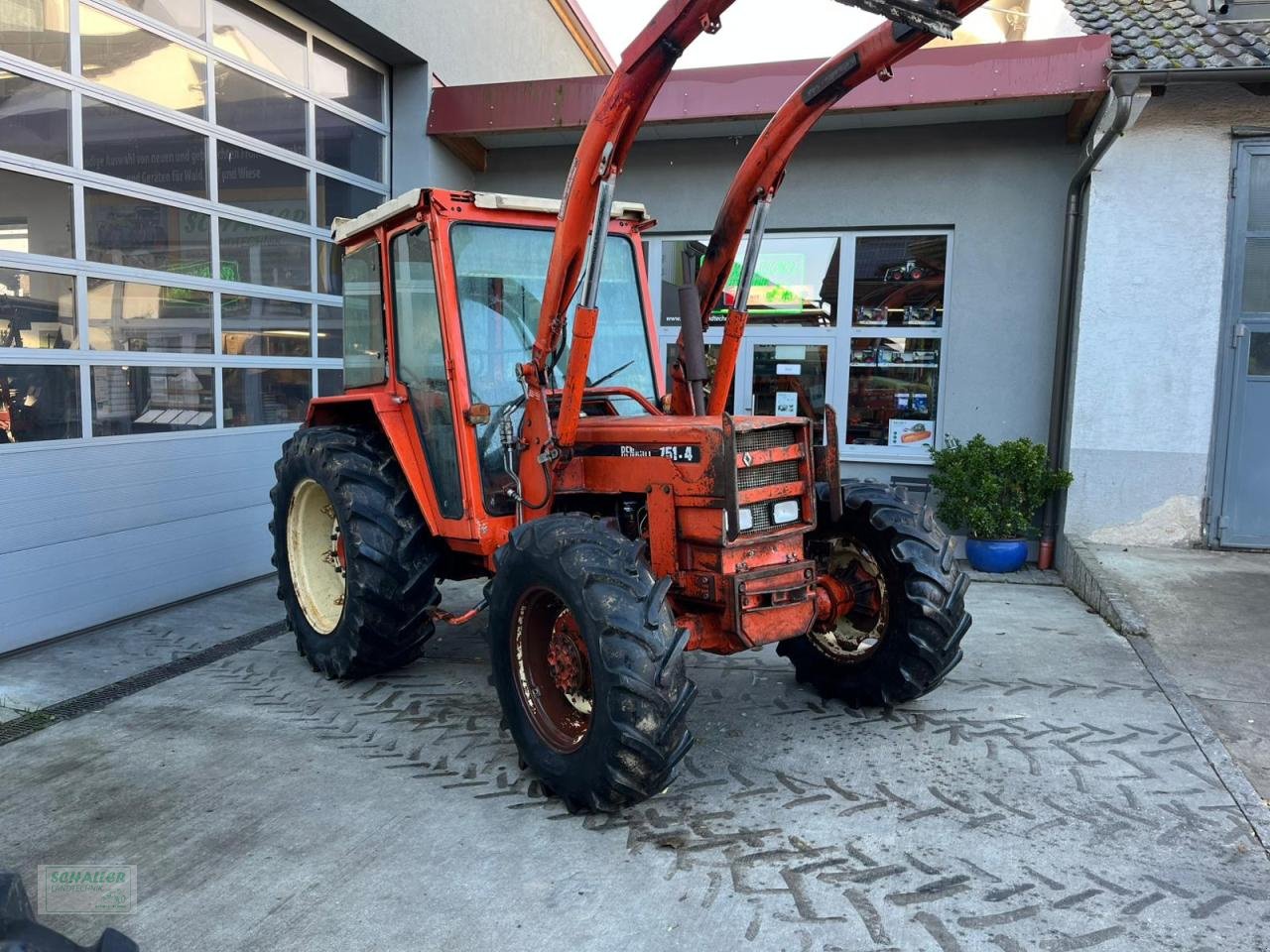 Traktor типа Renault 751-4, Frontlader, Kabine, Allrad, Schneeräumtraktor Winterdienst, Gebrauchtmaschine в Geiselhöring (Фотография 3)