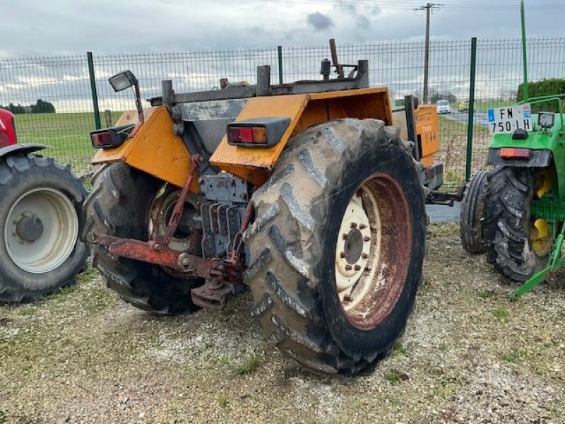 Traktor типа Renault 851S, Gebrauchtmaschine в les hayons (Фотография 3)