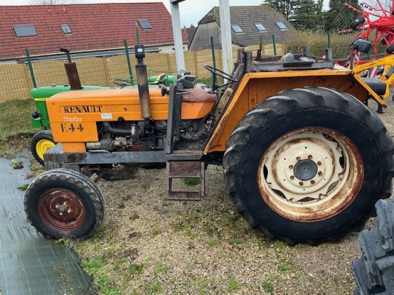 Traktor типа Renault 851S, Gebrauchtmaschine в les hayons (Фотография 1)