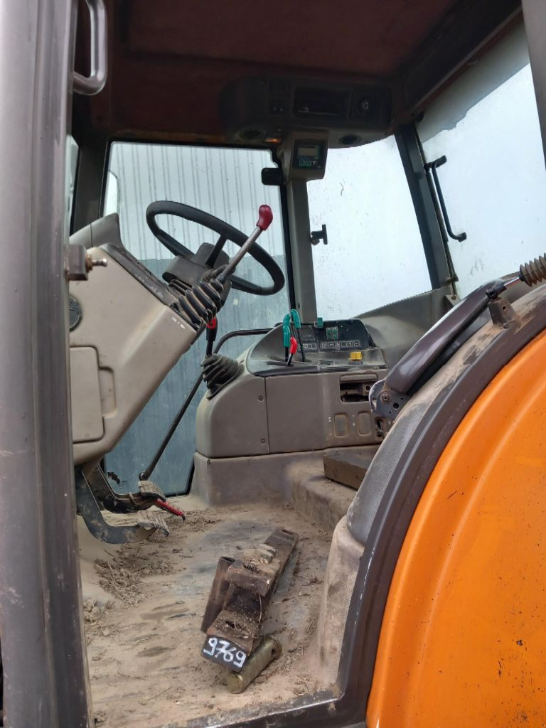 Traktor typu Renault Arès 725 RZ, Gebrauchtmaschine v BRECE (Obrázek 6)