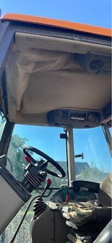 Traktor типа Renault ARES 550 RZ, Gebrauchtmaschine в Sainte-Croix-en-Plaine (Фотография 7)