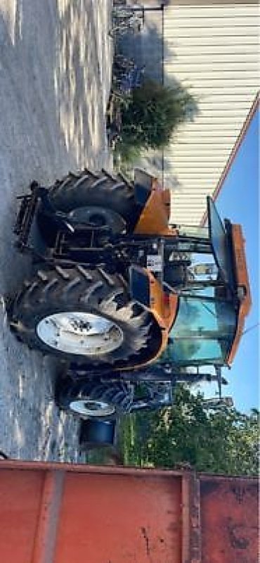 Traktor типа Renault ARES 550 RZ, Gebrauchtmaschine в Sainte-Croix-en-Plaine (Фотография 4)