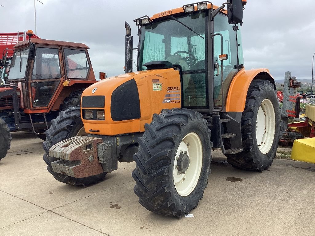 Traktor of the type Renault ARES 550 RZ, Gebrauchtmaschine in ST FLOUR (Picture 3)