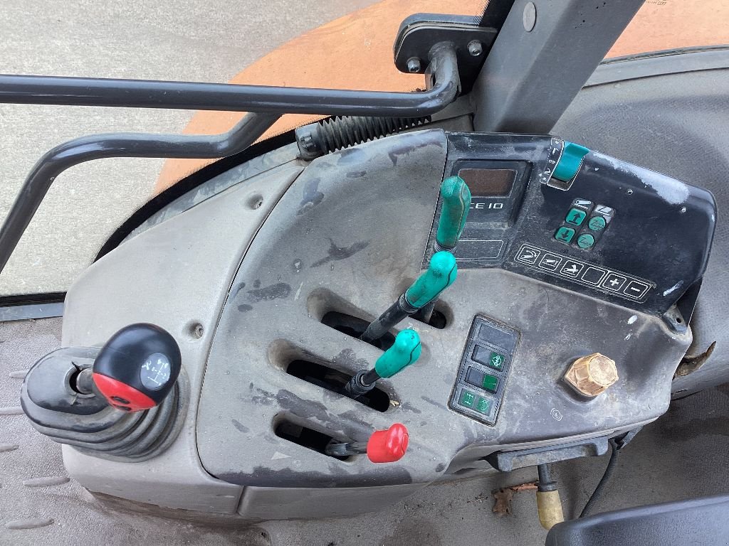 Traktor of the type Renault ARES 550 RZ, Gebrauchtmaschine in ST FLOUR (Picture 6)