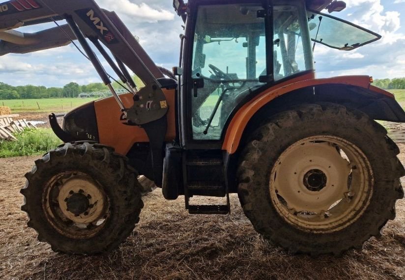 Traktor des Typs Renault ARES 556 RZ, Gebrauchtmaschine in ST ELIX THEUX (Bild 2)