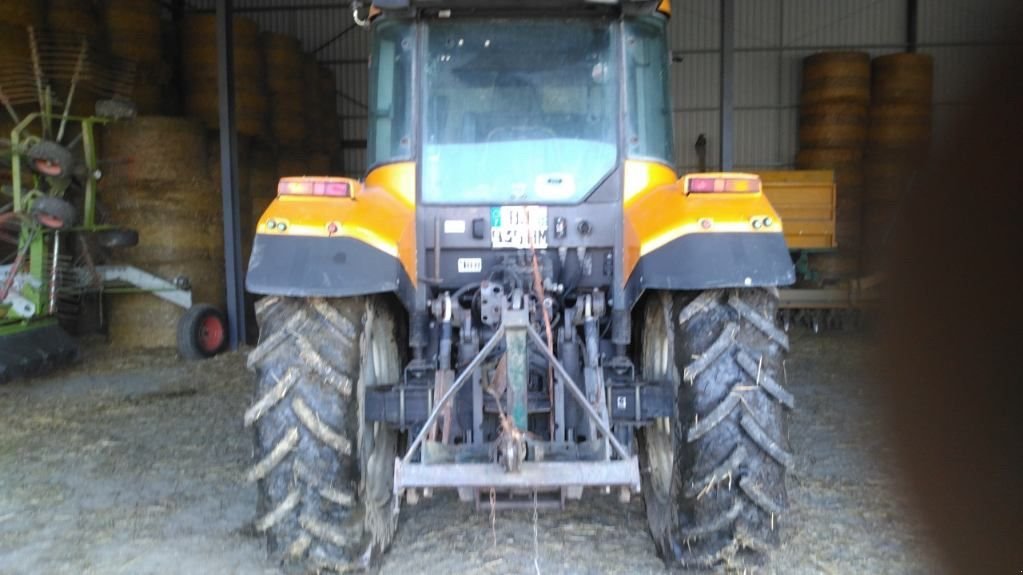 Traktor des Typs Renault ARES 556 RZ, Gebrauchtmaschine in ST ELIX THEUX (Bild 4)
