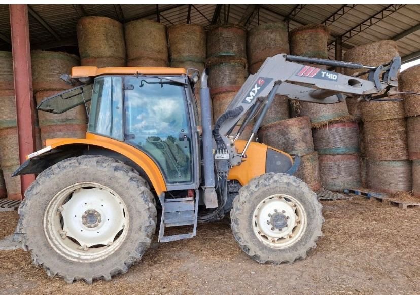 Traktor des Typs Renault ARES 556 RZ, Gebrauchtmaschine in ST ELIX THEUX (Bild 1)
