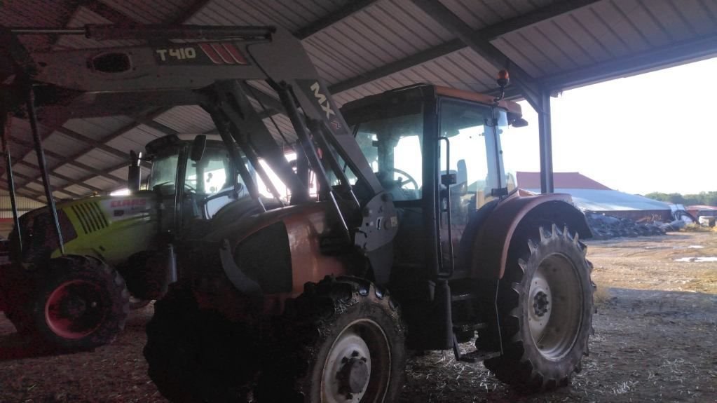 Traktor del tipo Renault ARES 556 RZ, Gebrauchtmaschine In ST ELIX THEUX (Immagine 8)