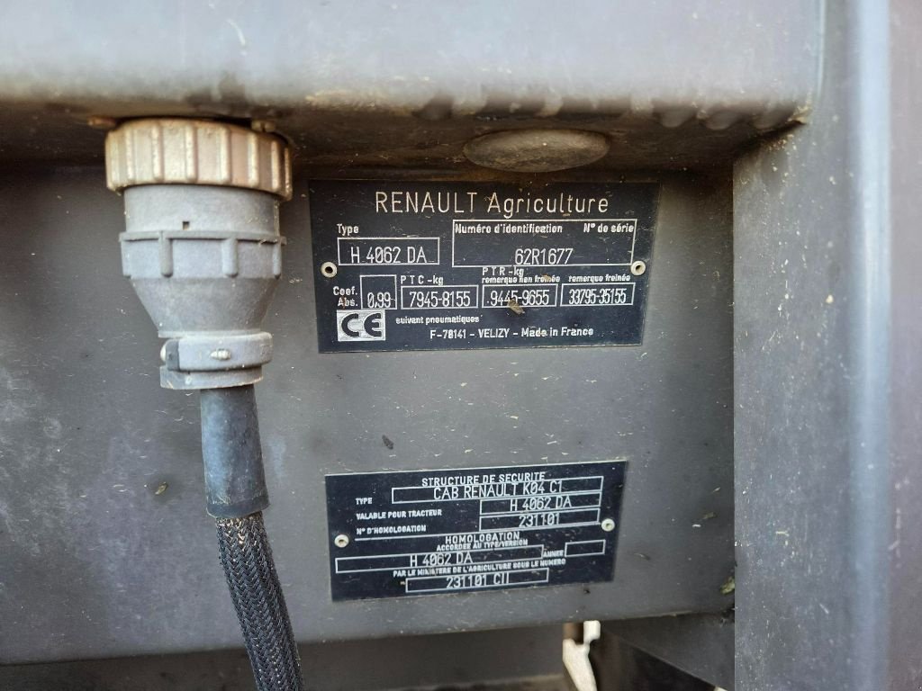 Traktor of the type Renault ARES 610RX, Gebrauchtmaschine in MAYENNE (Picture 9)