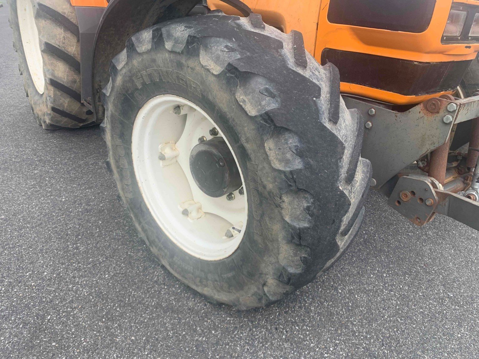 Traktor du type Renault ARES 696 RZ, Gebrauchtmaschine en SAINT GAUDENS (Photo 9)