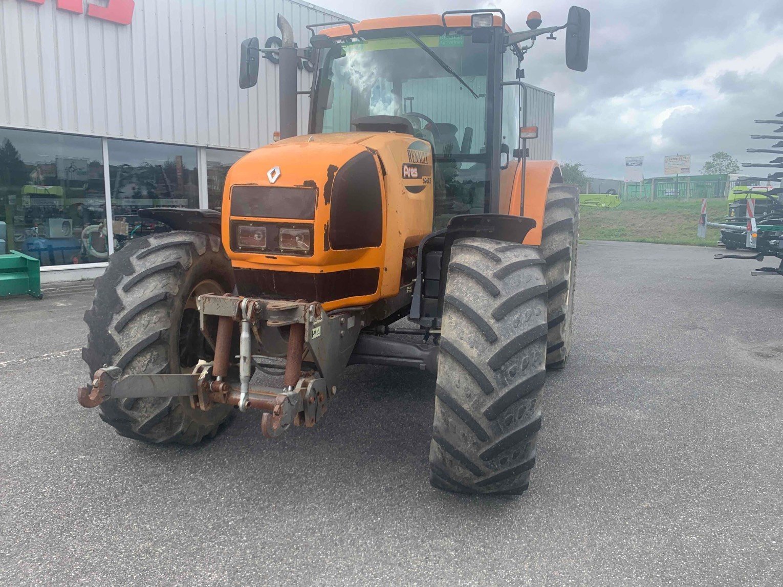 Traktor des Typs Renault ARES 696 RZ, Gebrauchtmaschine in SAINT GAUDENS (Bild 2)