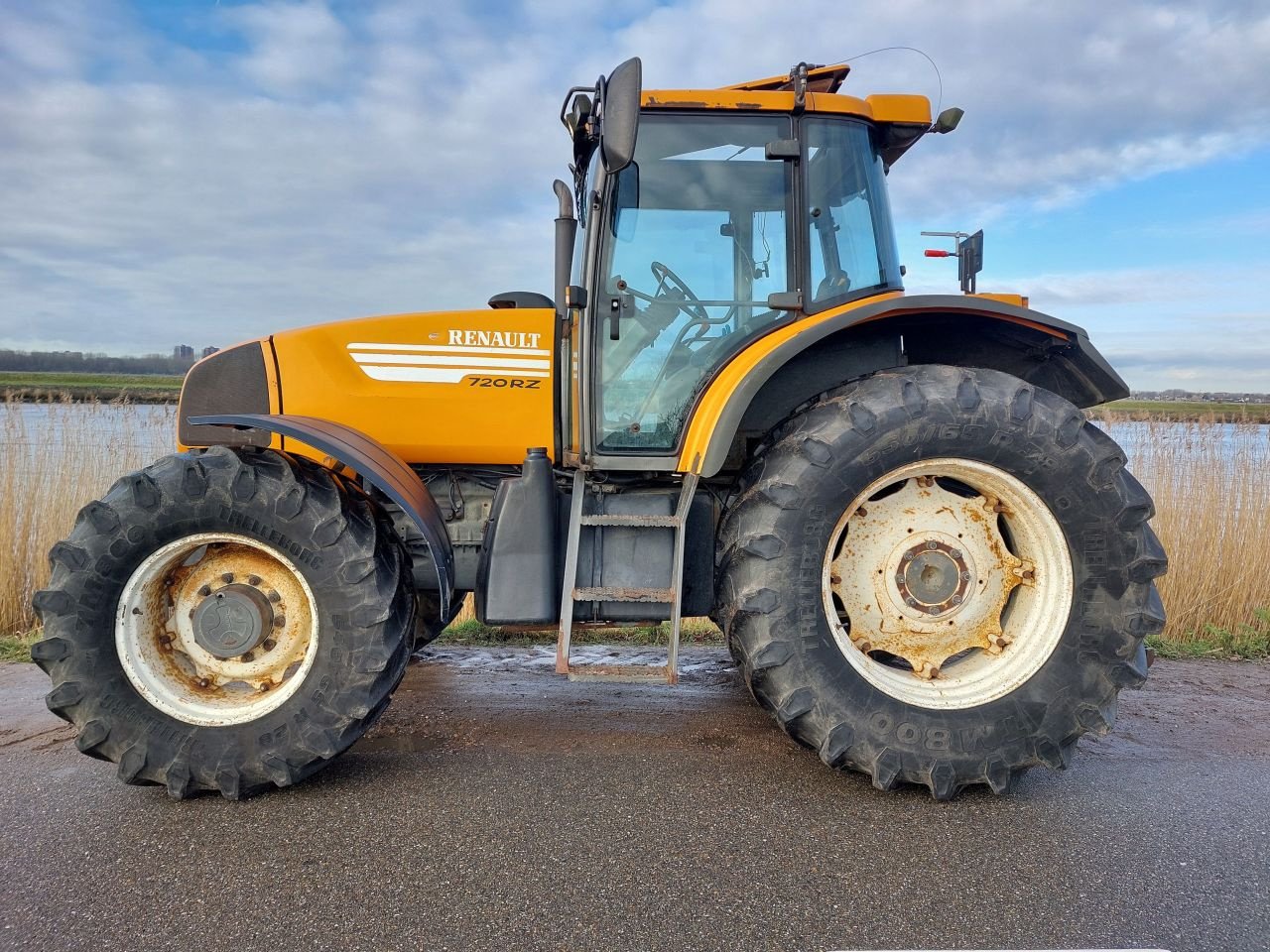 Traktor of the type Renault Ares 720, Gebrauchtmaschine in Ouderkerk aan den IJssel (Picture 1)