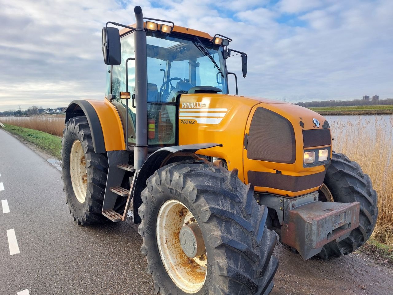 Traktor of the type Renault Ares 720, Gebrauchtmaschine in Ouderkerk aan den IJssel (Picture 2)